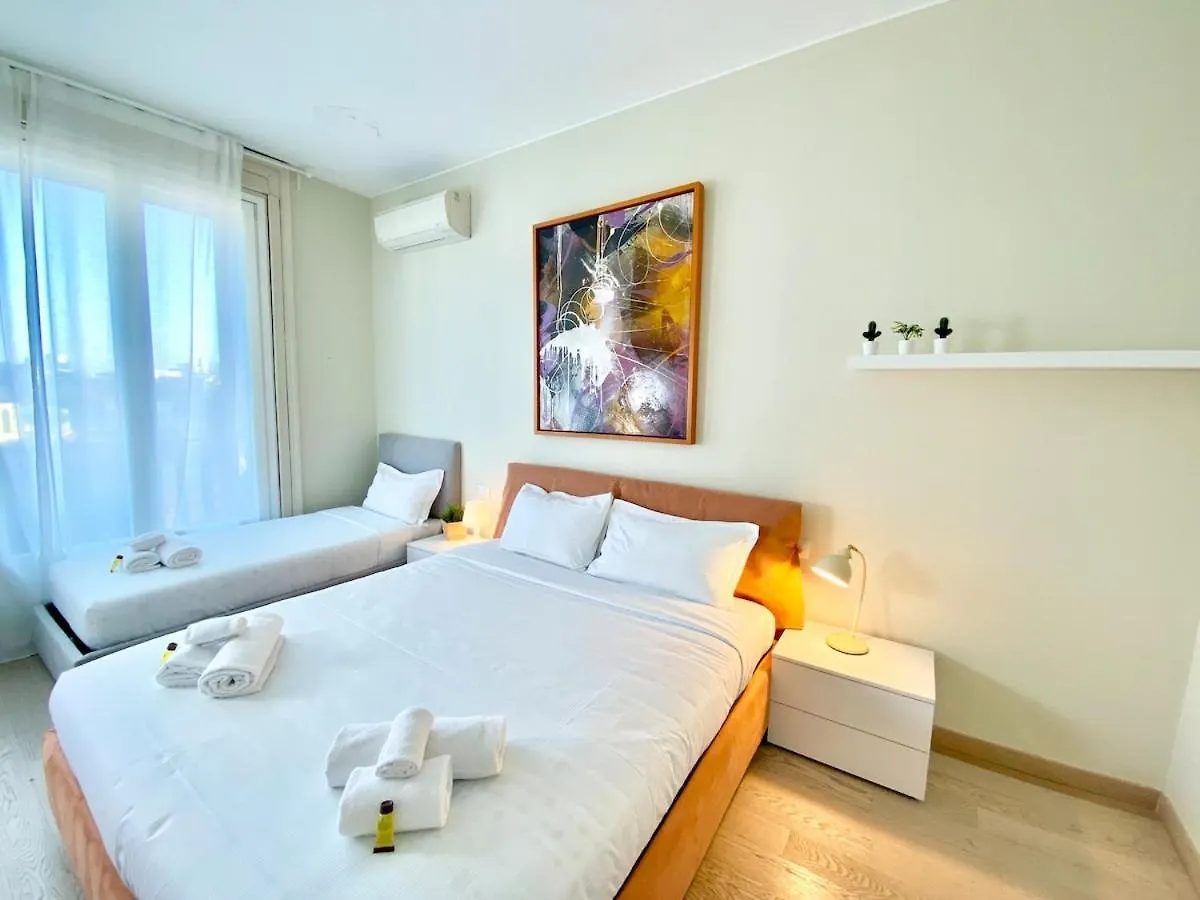 1 Min Castle - 7 Min Cathedral On Walk Prestige Apartment Milan